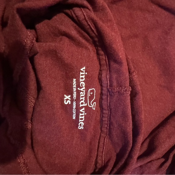 Vineyard Vines Burgundy Long Sleeve Heather Whale Hoodie Pocket Tee - Picture 2 of 3